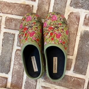 Backdoorshoes Floral Garden Clogs – Size 9 – Never Worn
